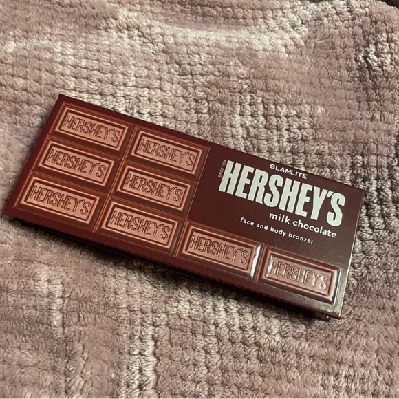 Glamlite Hershey’s Milk Chocolate Face & Body Bronzer
New - Picture 3 of 7